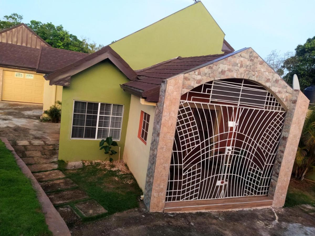 Gables Vacation Rentals With Private Gated Parking Onsite Knockpatrick Zewnętrze zdjęcie