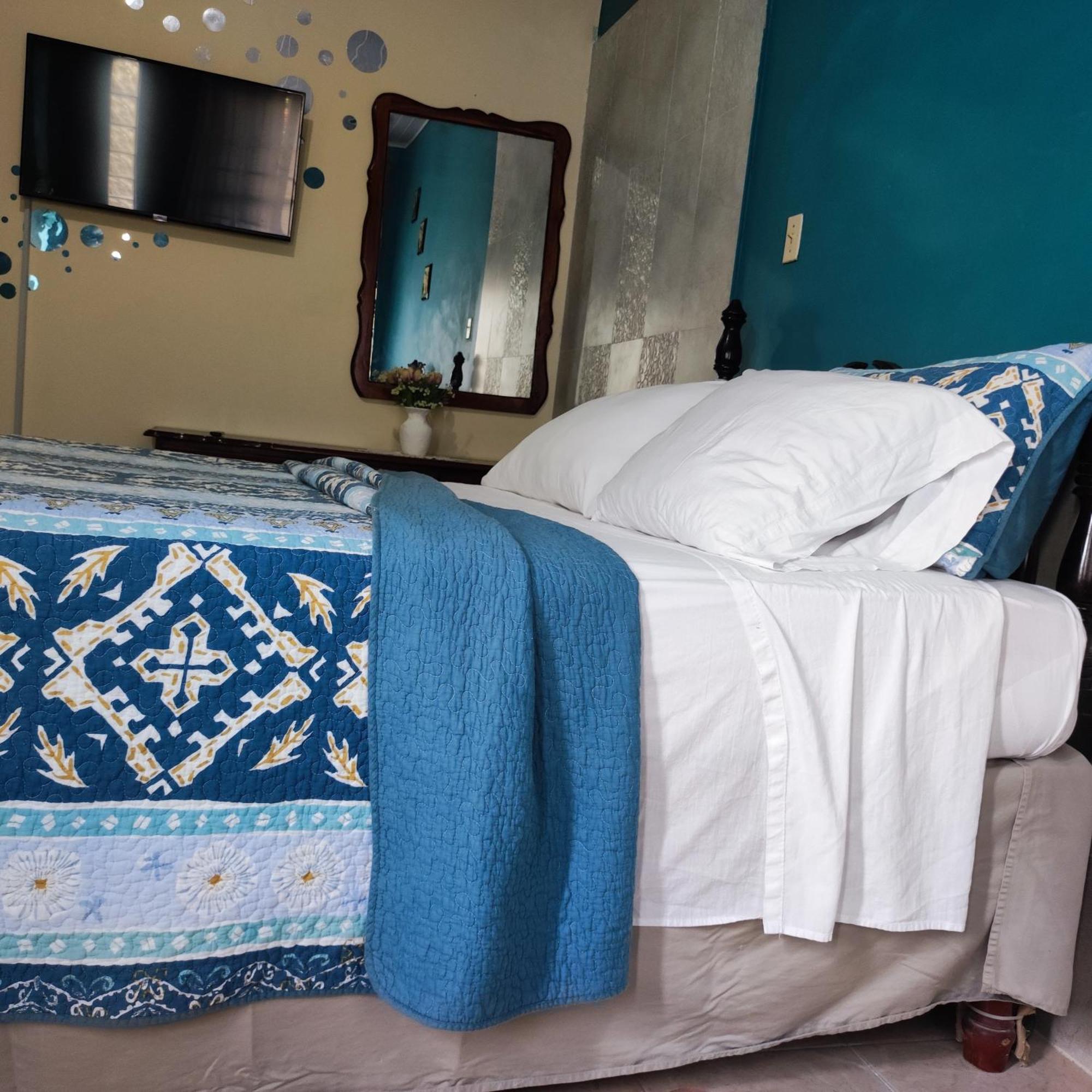 Gables Vacation Rentals With Private Gated Parking Onsite Knockpatrick Zewnętrze zdjęcie